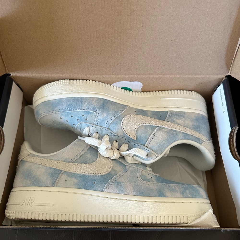 Brand New in Box Nike Women’s Air Force 1 ‘07 SE Celestine Blue Size 6